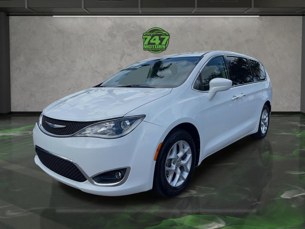 used 2018 Chrysler Pacifica car, priced at $12,895