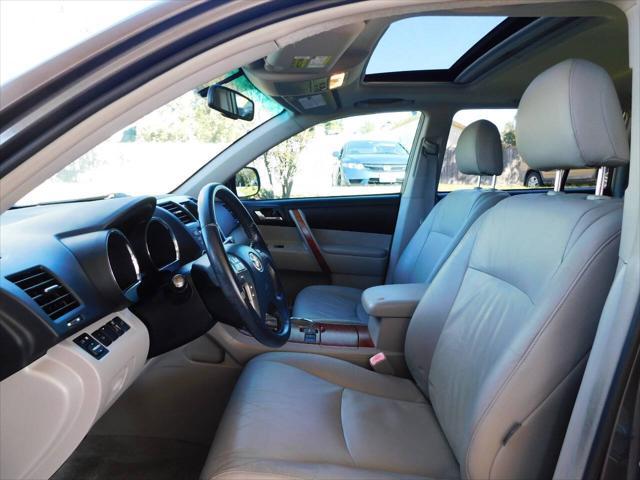 used 2009 Toyota Highlander car, priced at $11,995