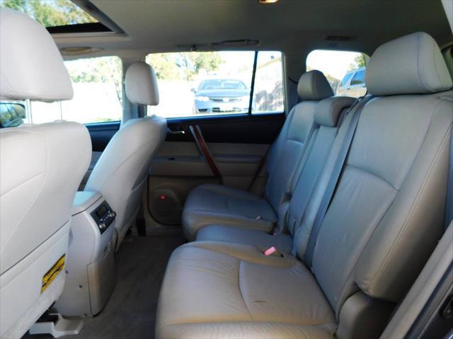 used 2009 Toyota Highlander car, priced at $11,995