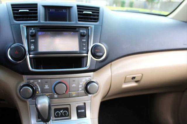 used 2013 Toyota Highlander car, priced at $12,995