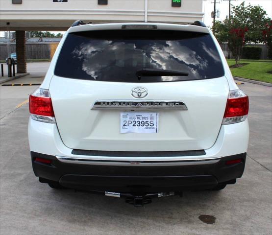 used 2013 Toyota Highlander car, priced at $12,995