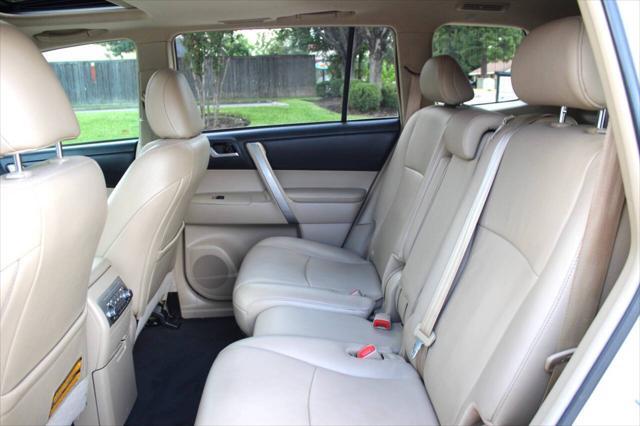 used 2013 Toyota Highlander car, priced at $12,995