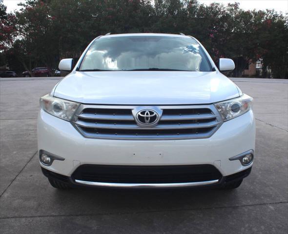 used 2013 Toyota Highlander car, priced at $12,995