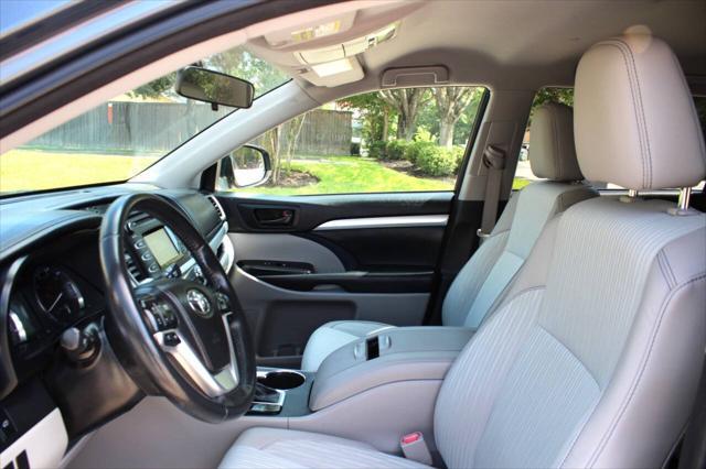 used 2014 Toyota Highlander car, priced at $12,995