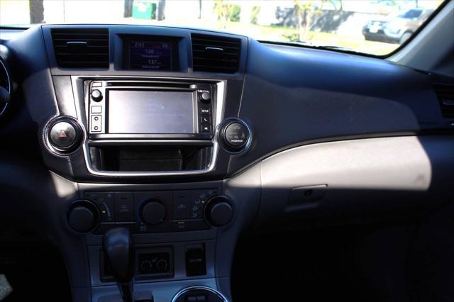 used 2013 Toyota Highlander car, priced at $10,995