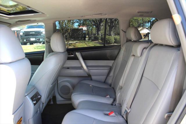 used 2013 Toyota Highlander car, priced at $10,995