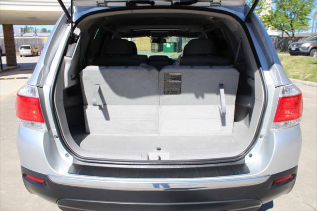 used 2013 Toyota Highlander car, priced at $10,995