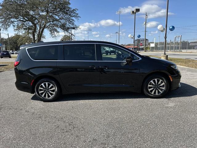 used 2022 Chrysler Pacifica Hybrid car, priced at $28,063