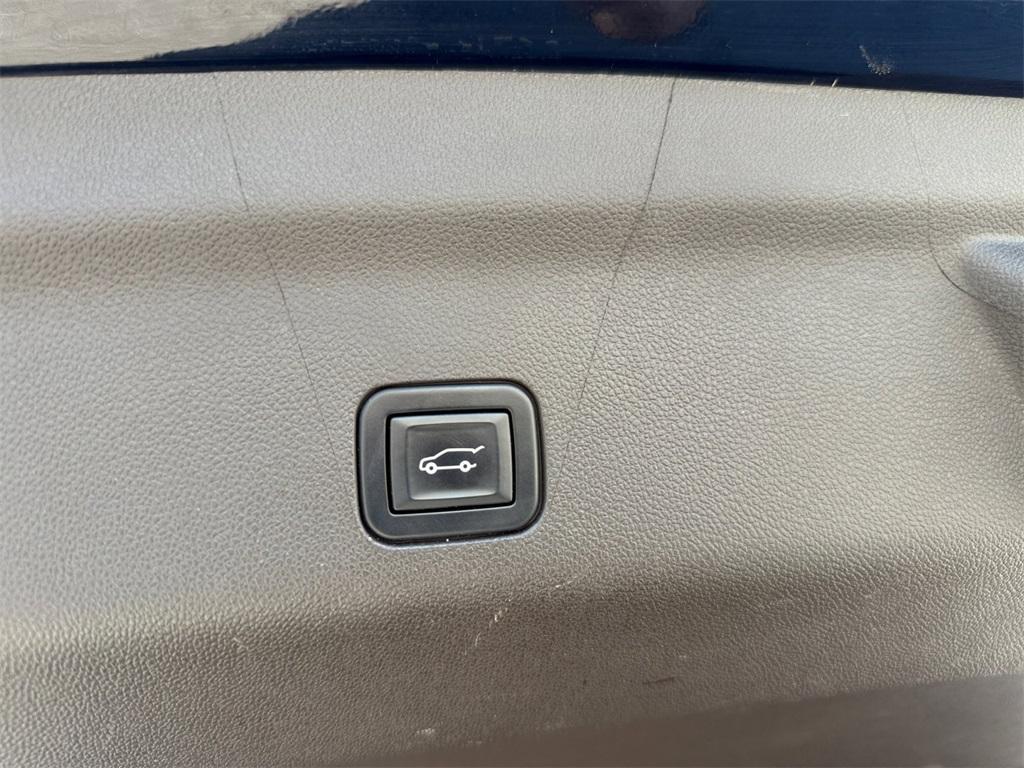 used 2022 Cadillac Escalade ESV car, priced at $70,995