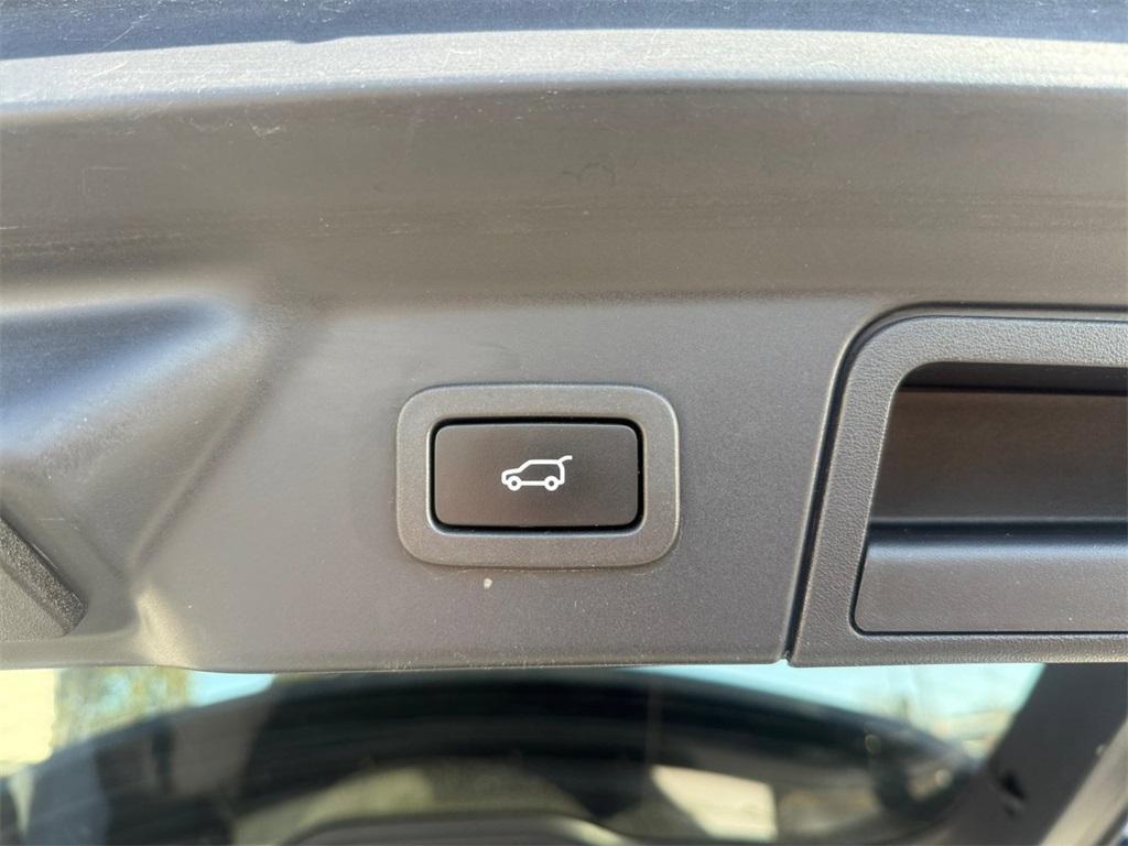 used 2022 Land Rover Range Rover Velar car, priced at $30,588