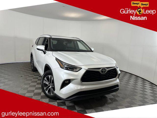 used 2022 Toyota Highlander car, priced at $36,998