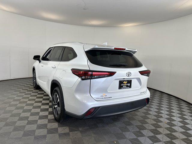 used 2022 Toyota Highlander car, priced at $36,998
