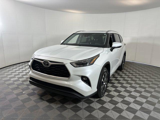 used 2022 Toyota Highlander car, priced at $36,998