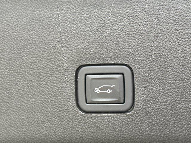 used 2023 Chevrolet Traverse car, priced at $36,797