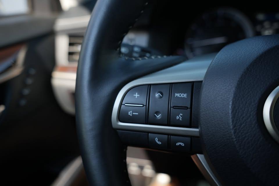 used 2018 Lexus ES 350 car, priced at $30,900