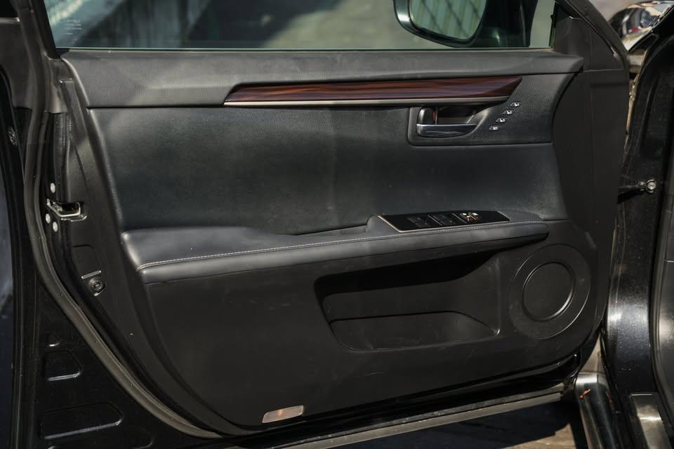 used 2018 Lexus ES 350 car, priced at $30,900