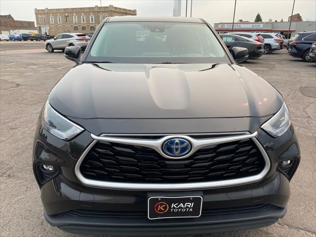 used 2021 Toyota Highlander Hybrid car, priced at $34,988