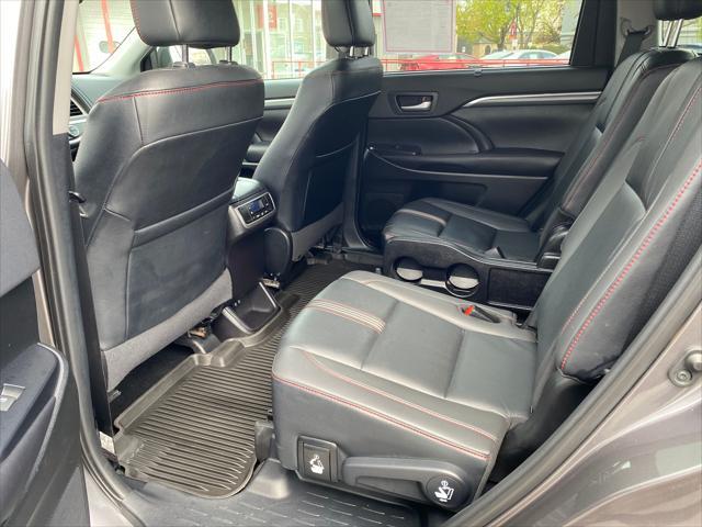 used 2019 Toyota Highlander car, priced at $26,988