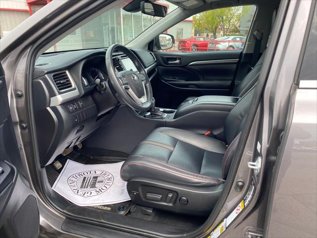 used 2019 Toyota Highlander car, priced at $26,988