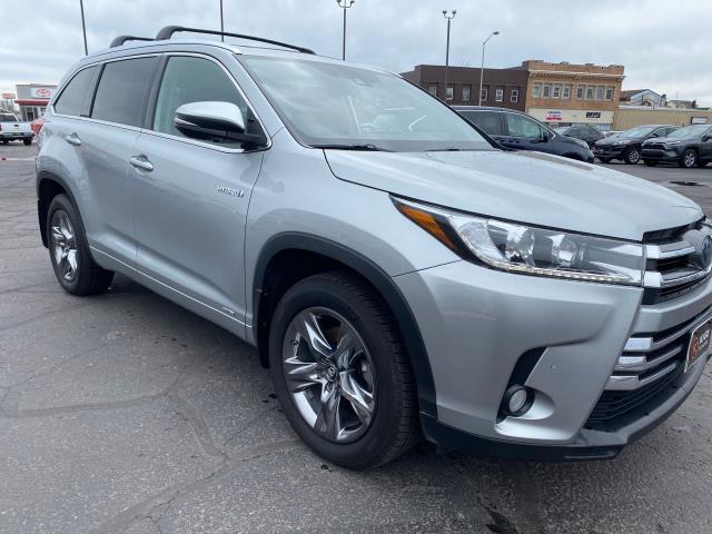 used 2018 Toyota Highlander Hybrid car, priced at $25,988