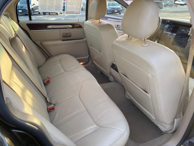 used 2007 Lincoln Town Car car, priced at $8,988