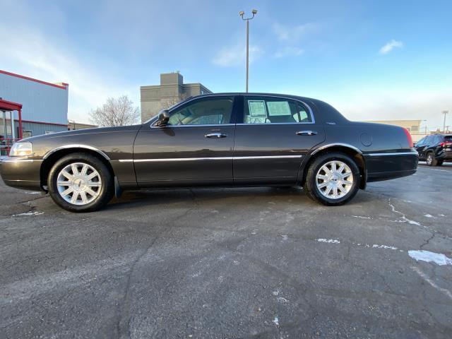 used 2007 Lincoln Town Car car, priced at $8,988