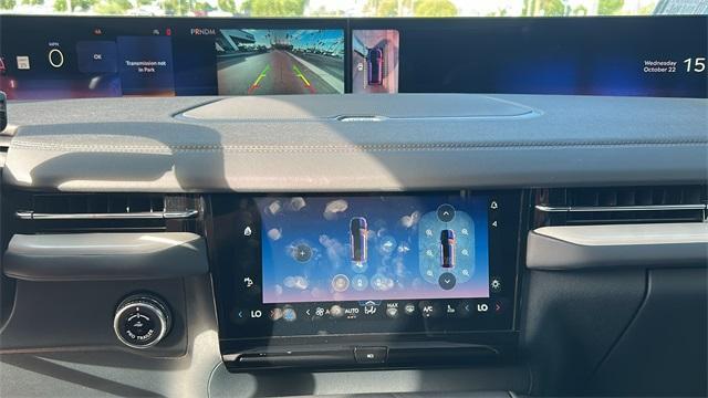 new 2025 Lincoln Navigator car, priced at $102,872