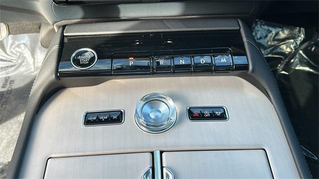 new 2025 Lincoln Navigator car, priced at $102,872