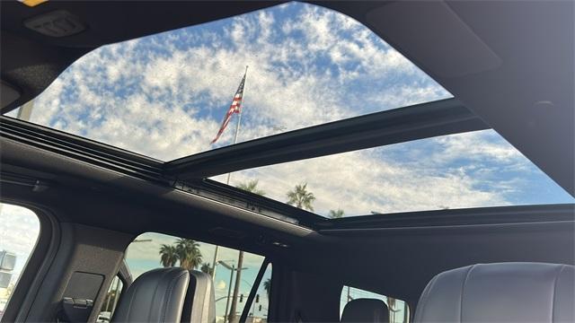 new 2025 Lincoln Navigator car, priced at $102,872