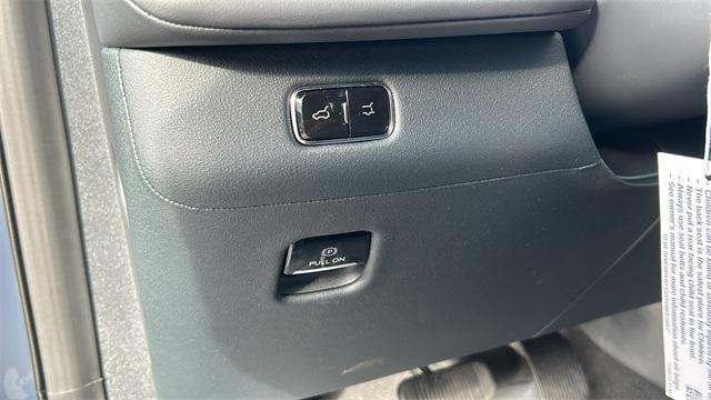 new 2025 Lincoln Navigator car, priced at $102,872