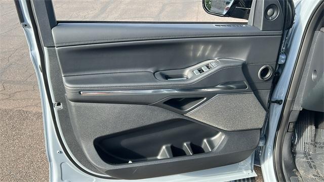 new 2025 Lincoln Navigator car, priced at $102,872