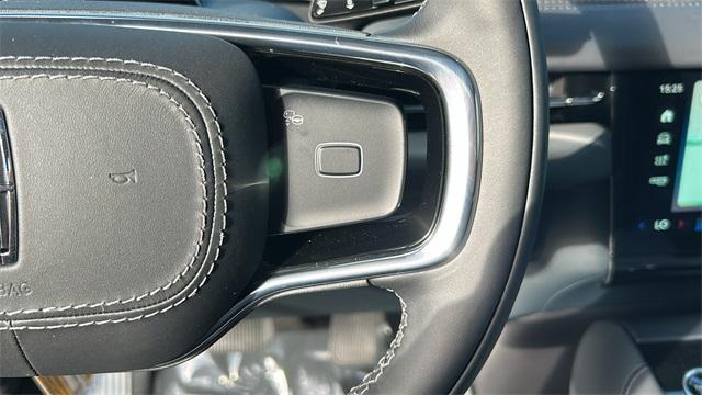 new 2025 Lincoln Navigator car, priced at $102,872