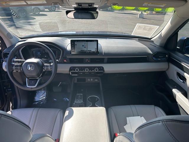 used 2025 Honda Pilot car, priced at $47,855