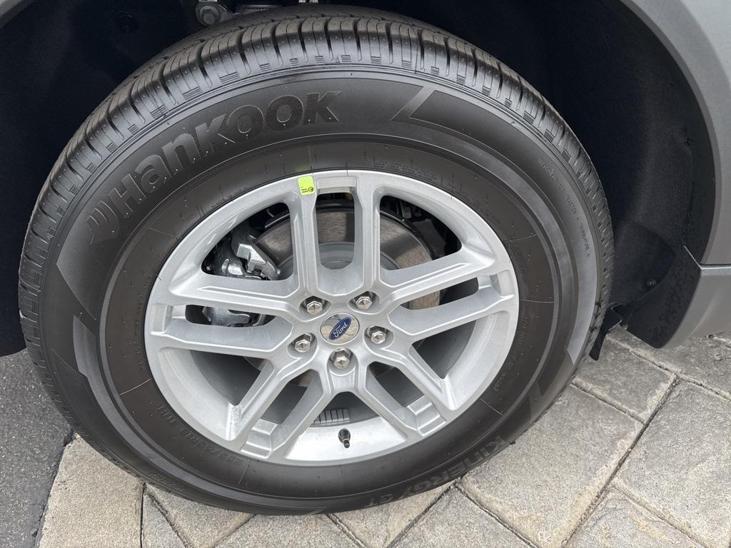 new 2025 Ford Explorer car, priced at $42,145