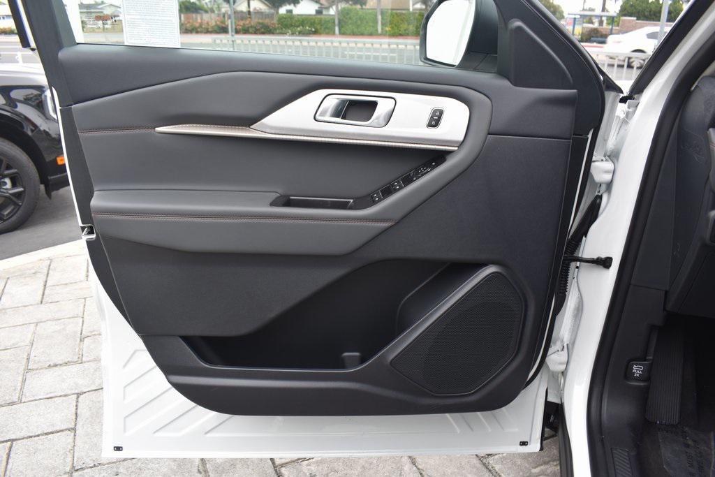 new 2025 Ford Explorer car, priced at $42,575