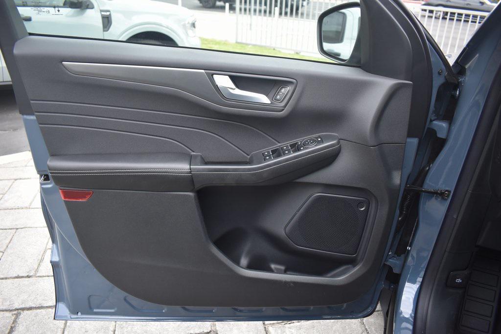 new 2025 Ford Escape PHEV car, priced at $39,895