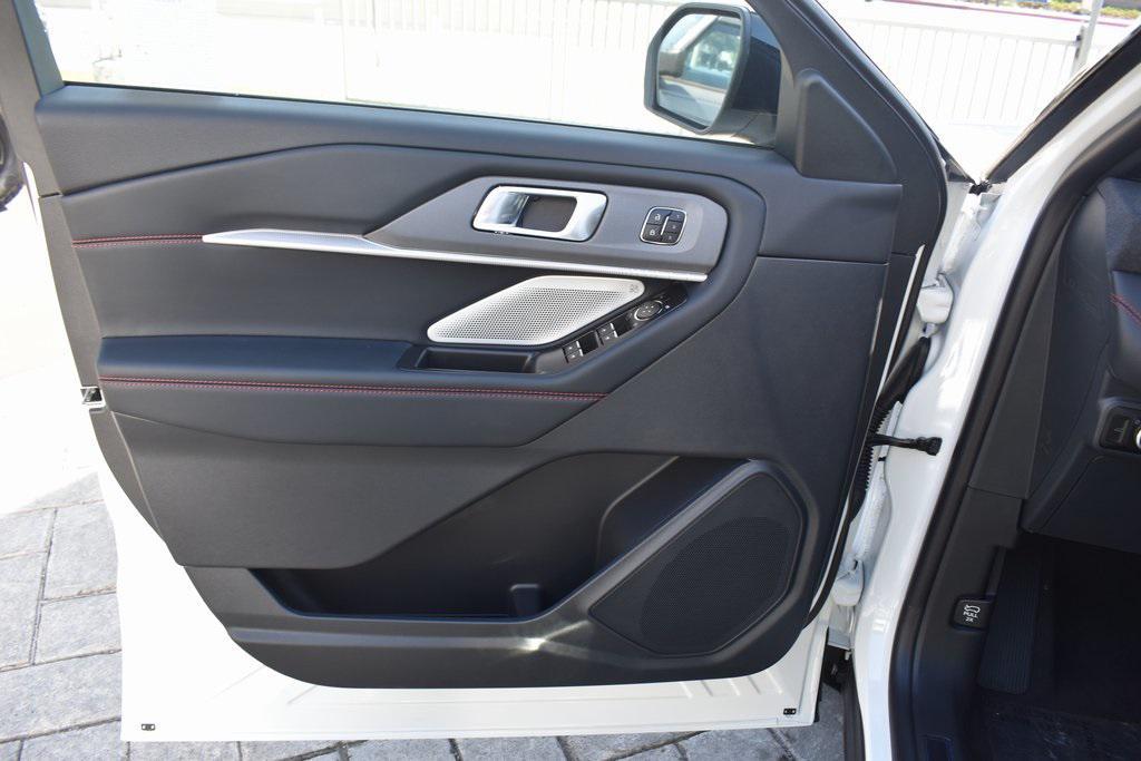 new 2025 Ford Explorer car, priced at $62,655