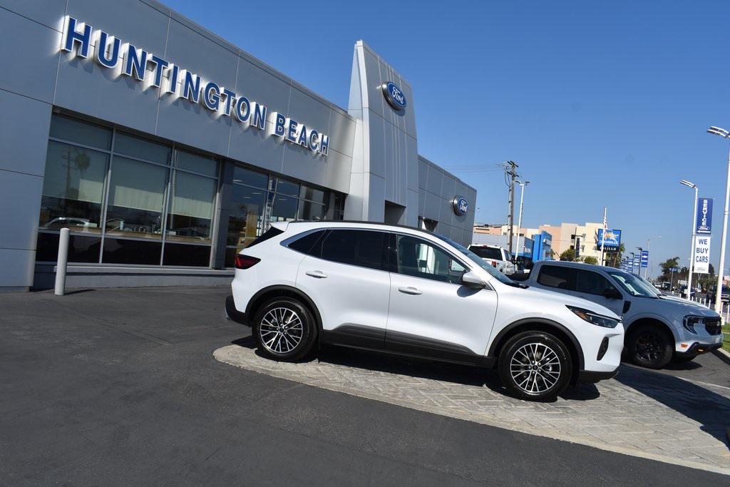 new 2025 Ford Escape PHEV car, priced at $46,515
