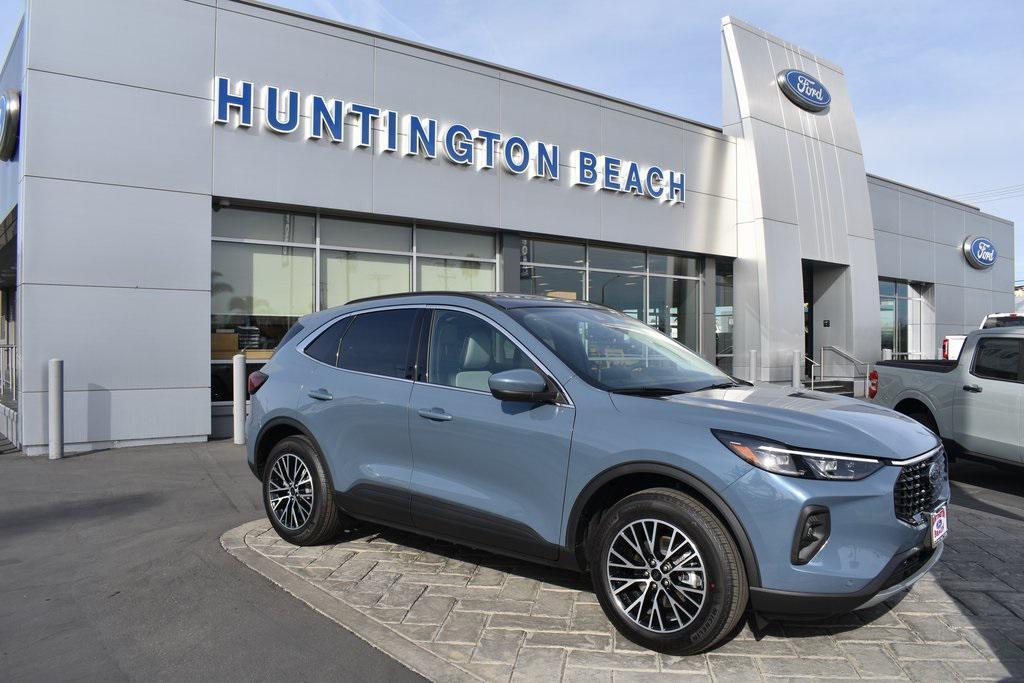 new 2025 Ford Escape PHEV car, priced at $46,515