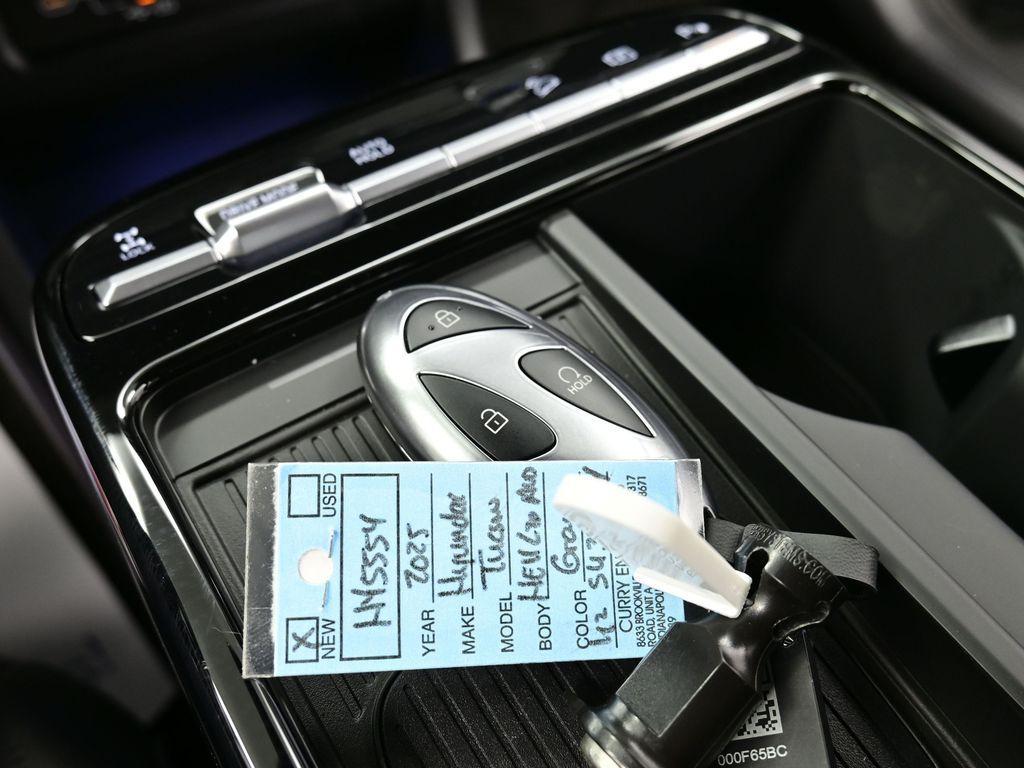 new 2025 Hyundai TUCSON Hybrid car, priced at $43,463