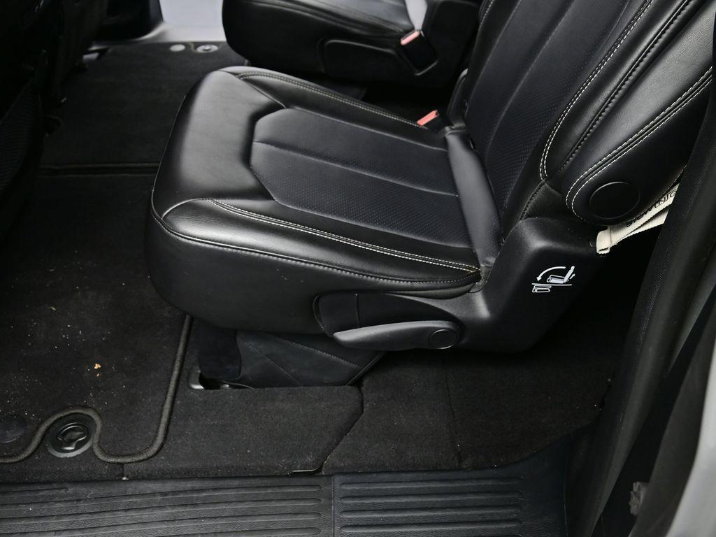 used 2025 Chrysler Pacifica car, priced at $35,000