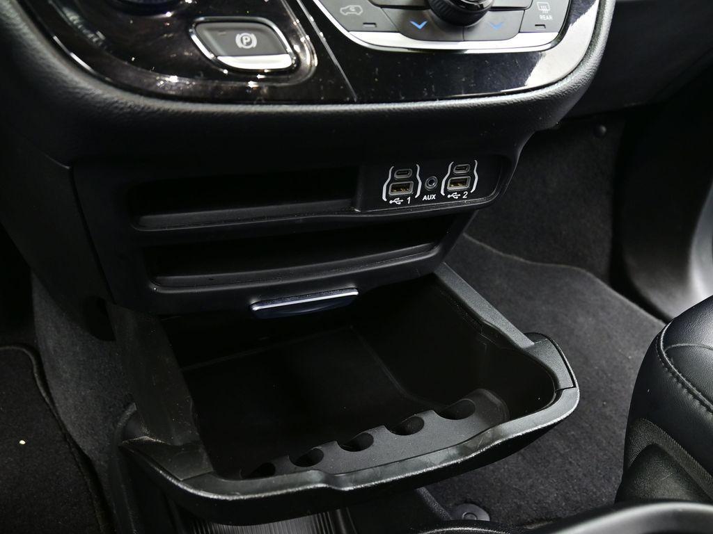 used 2025 Chrysler Pacifica car, priced at $35,000