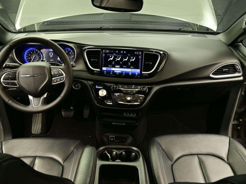 used 2025 Chrysler Pacifica car, priced at $35,000
