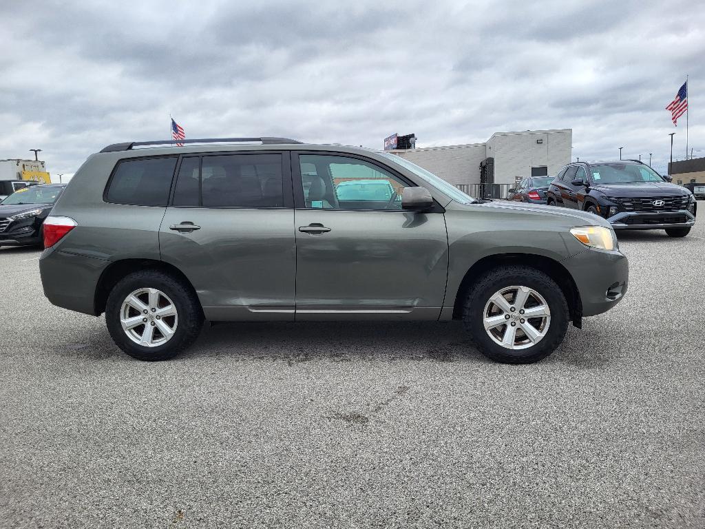 used 2010 Toyota Highlander car, priced at $9,900