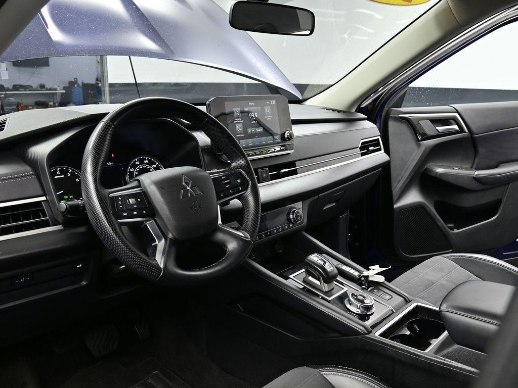 used 2024 Mitsubishi Outlander car, priced at $25,900
