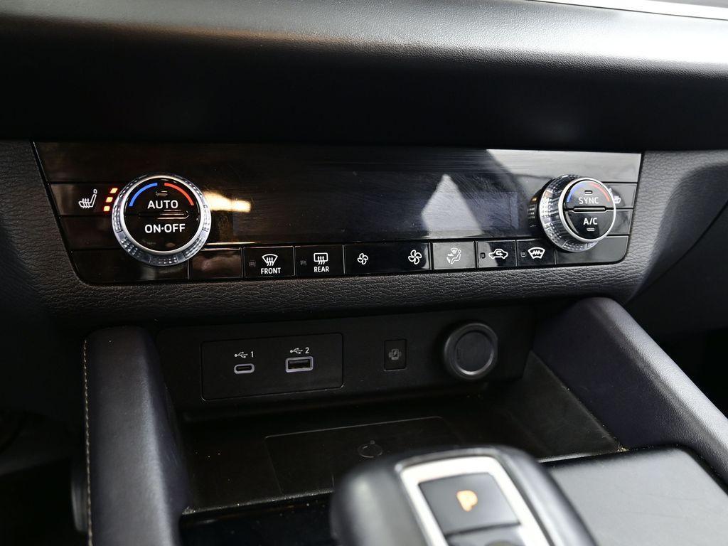 used 2024 Mitsubishi Outlander car, priced at $25,900