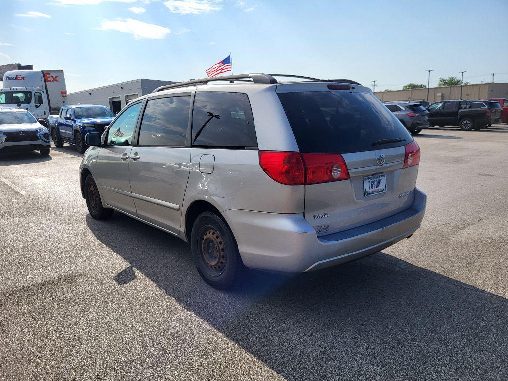 used 2007 Toyota Sienna car, priced at $5,400