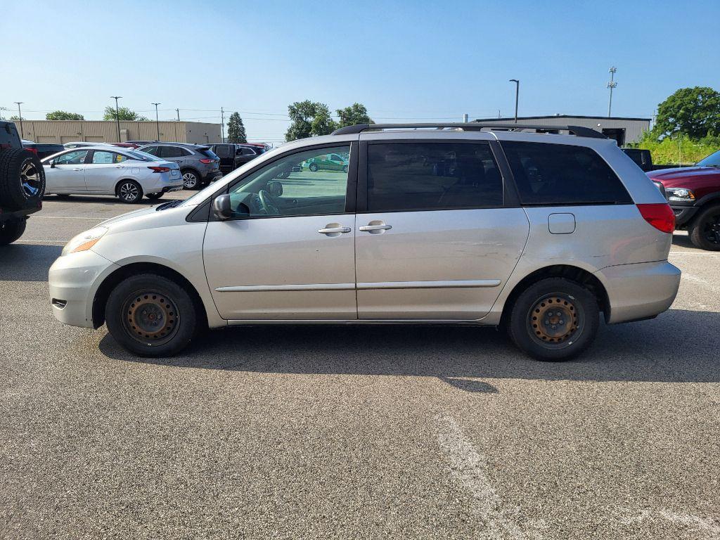 used 2007 Toyota Sienna car, priced at $5,400