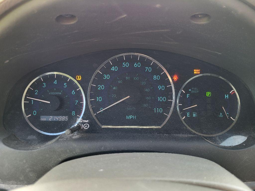 used 2007 Toyota Sienna car, priced at $5,400