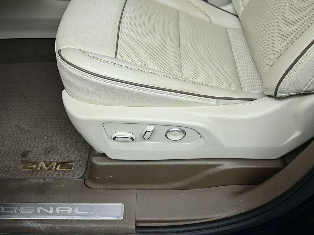 used 2024 GMC Yukon XL car, priced at $76,000